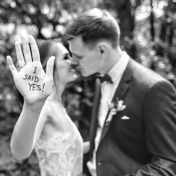 I said yes auf der Hand der Braut geschrieben